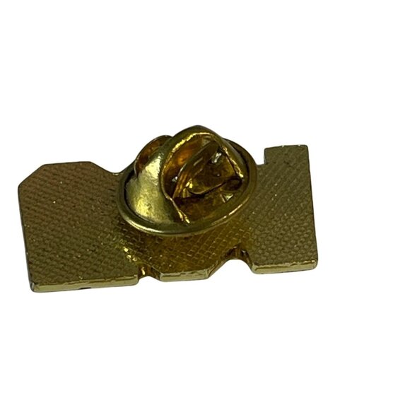 USA Flag American Pride Patriotic Gold Enamel Lapel Pin Backing Red White Blue - Picture 2 of 2